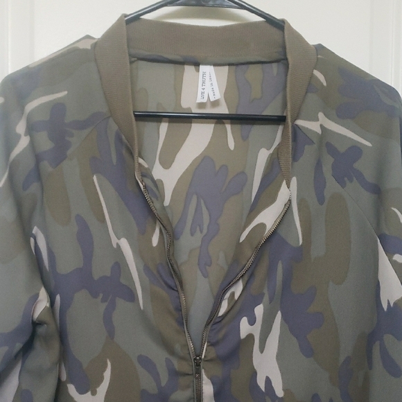 Live 4 Truth Green Bomber Jacket with Stylish Design - Picture 2 of 5